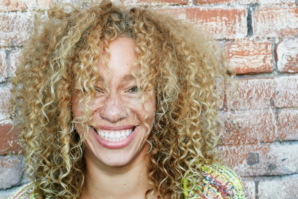 cheveux bouclés