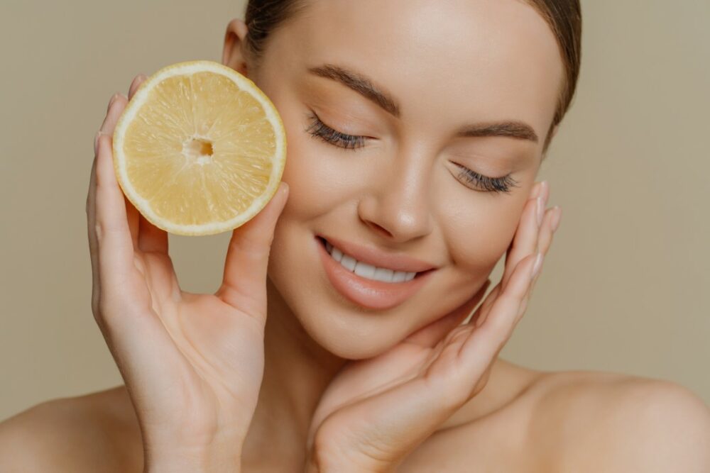 12 Bienfaits Du Jus De Citron Pour La Peau Du Visage